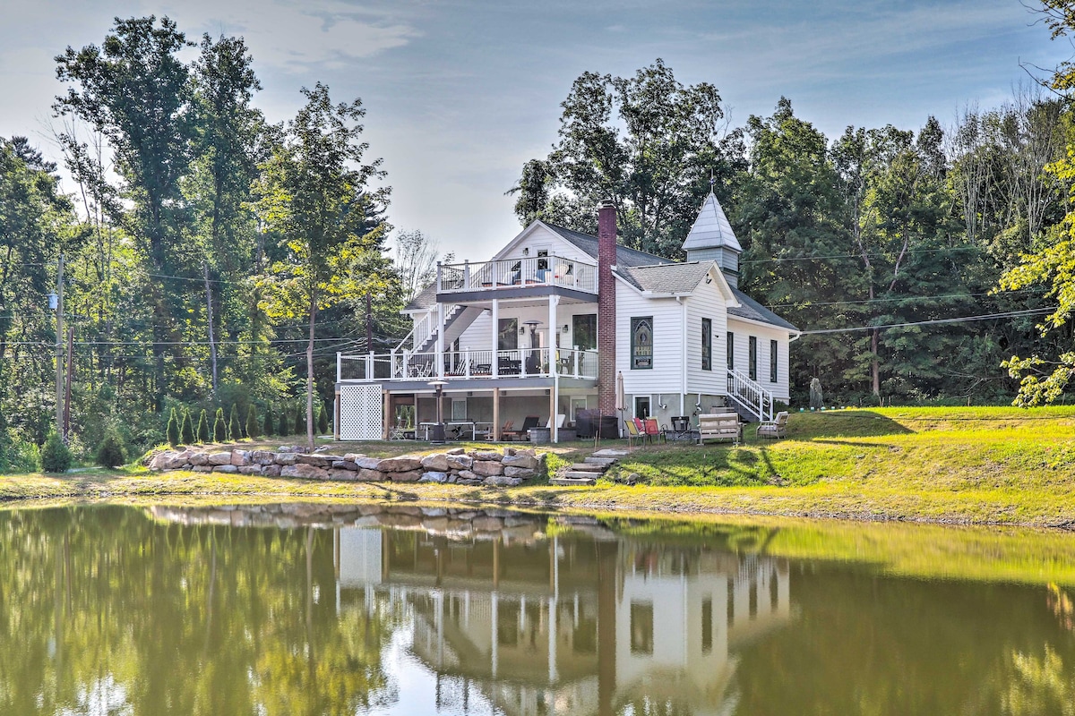 Lakefront Saylorsburg Villa w/ Dock, Near Skiing!