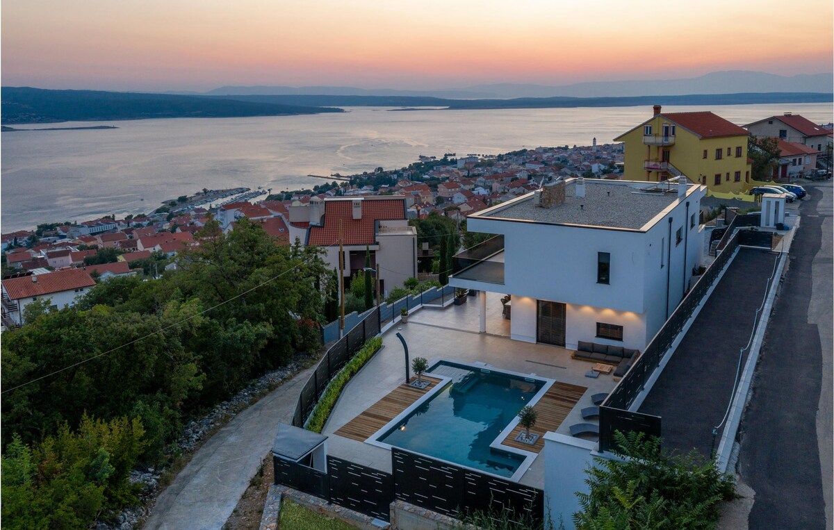 Lovely home in Crikvenica with WiFi