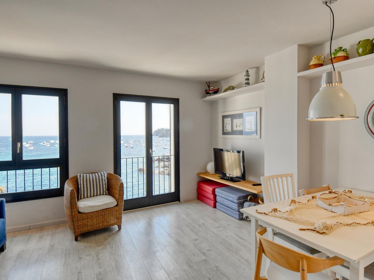 Pleasant apartment on the seafront in Calella