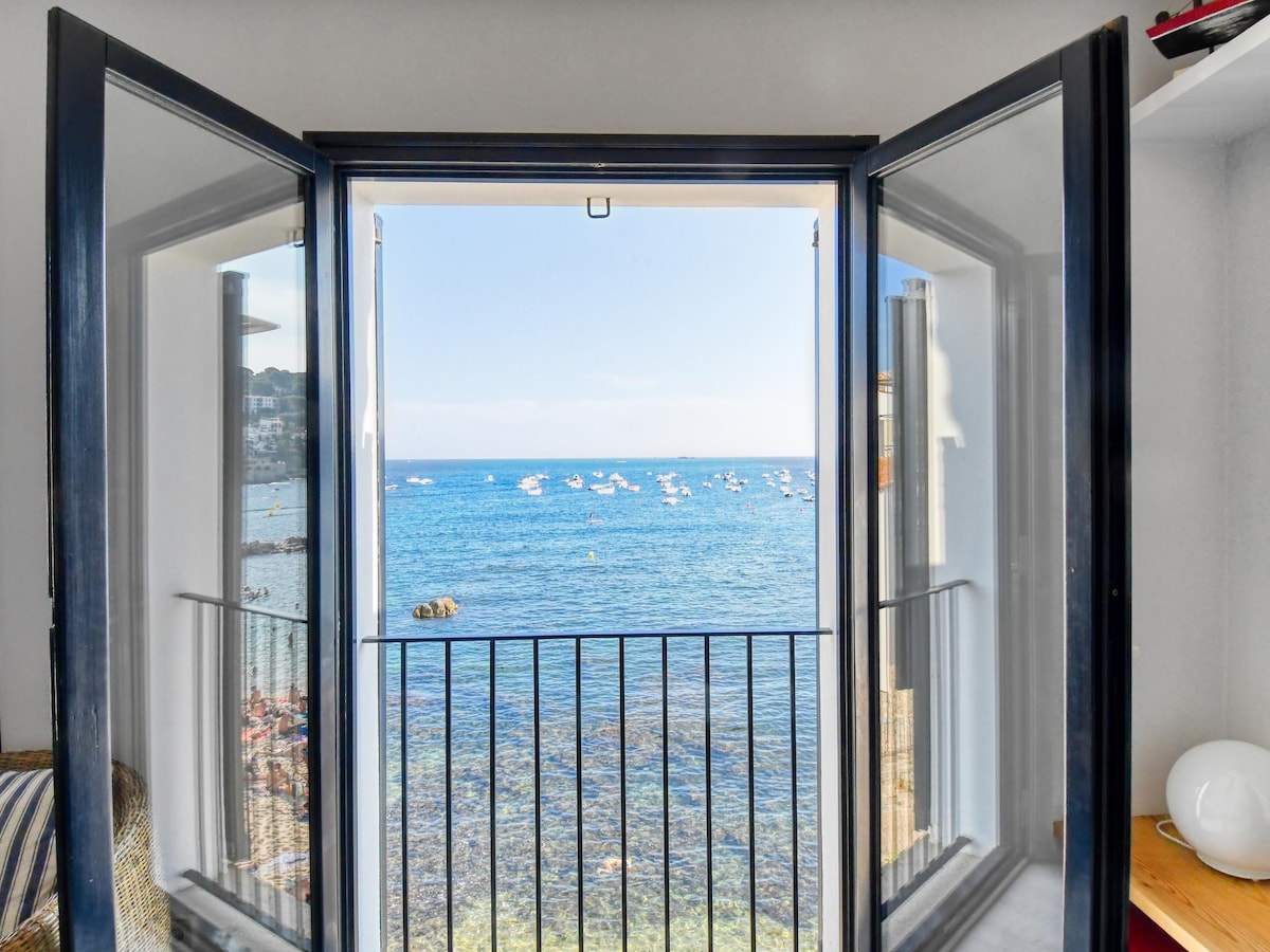 Pleasant apartment on the seafront in Calella
