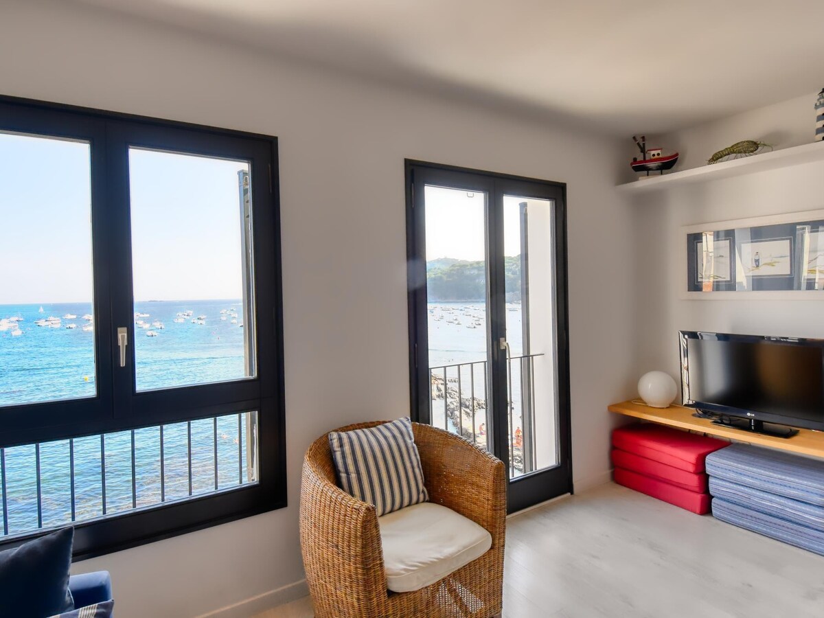 Pleasant apartment on the seafront in Calella