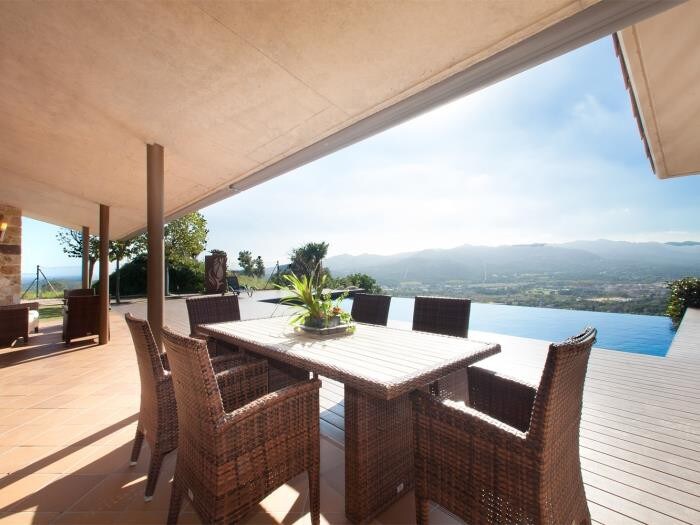 VILLA WITH PRIVATE POOL AND FANTASTIC MOUNTAIN AND SEA VIEWS
