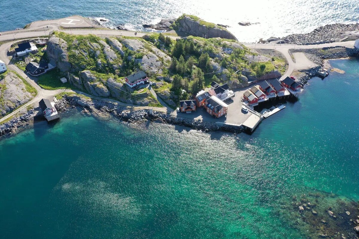 Lofoten panoramic luxury home with sauna