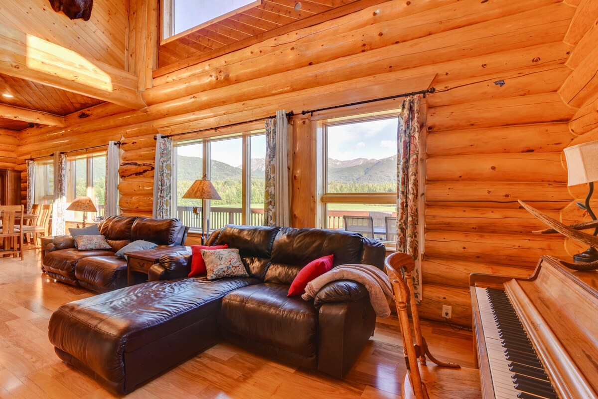 Legacy Mountain Lodge on 40-Acre Ranch ，带景观！