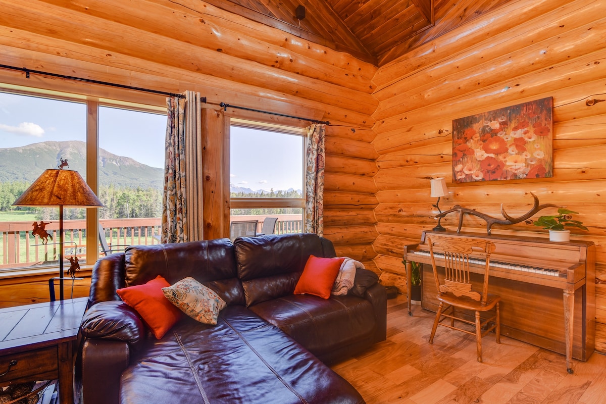 Legacy Mountain Lodge on 40-Acre Ranch ，带景观！