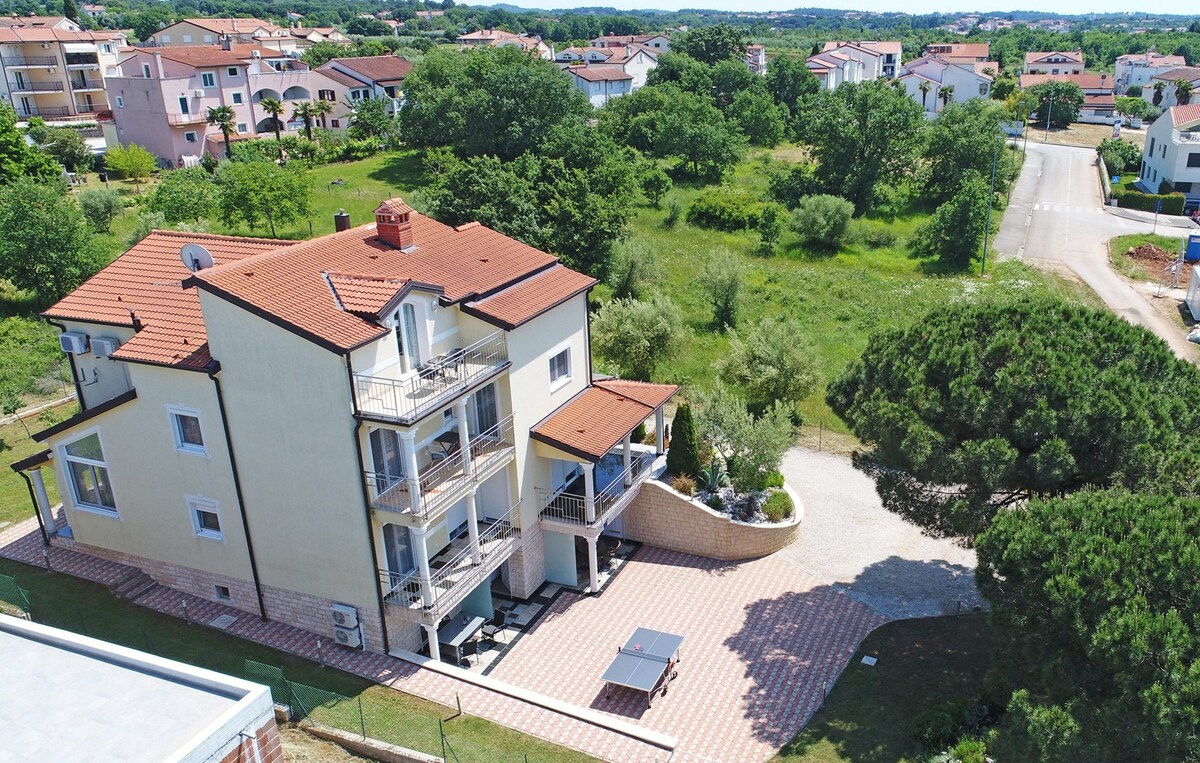 Apartments house Tomic With Pool Maj Poreč - APART