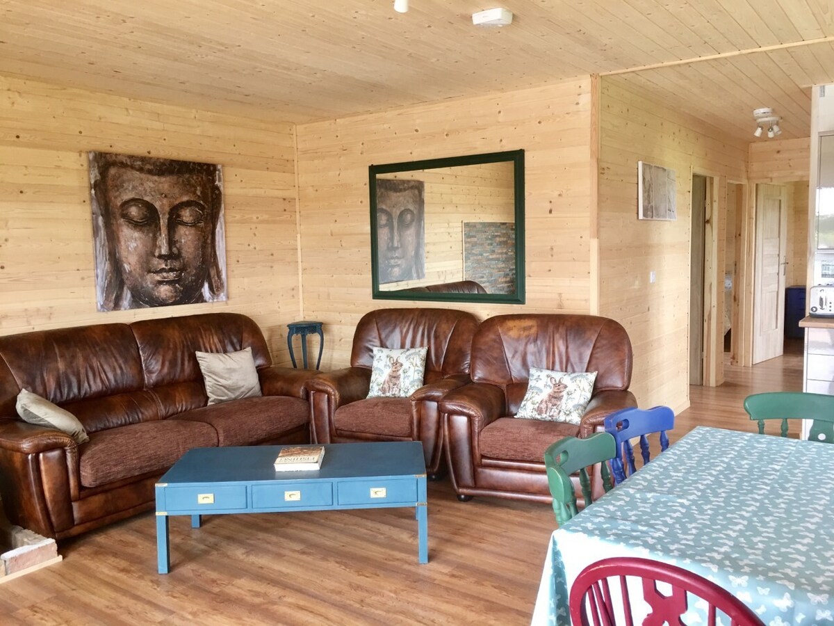 Dragonfly lodge -2BR log cabin with Lake view