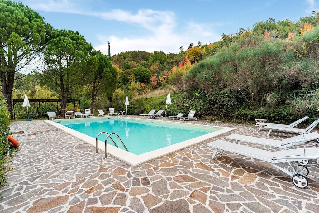 阿西西（ Assisi ）带泳池的迷人公寓
