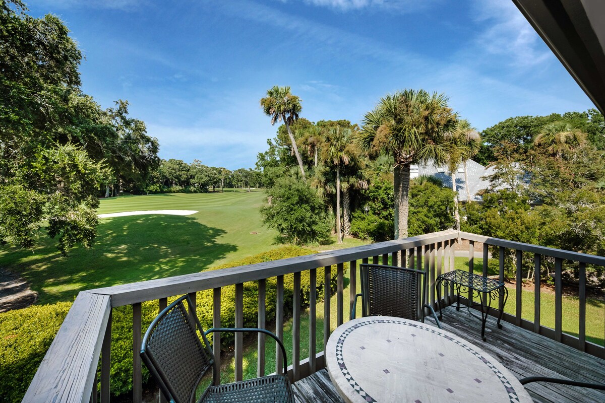 1380 Fairway Oaks: Lovely Golf Views, Near Beach!