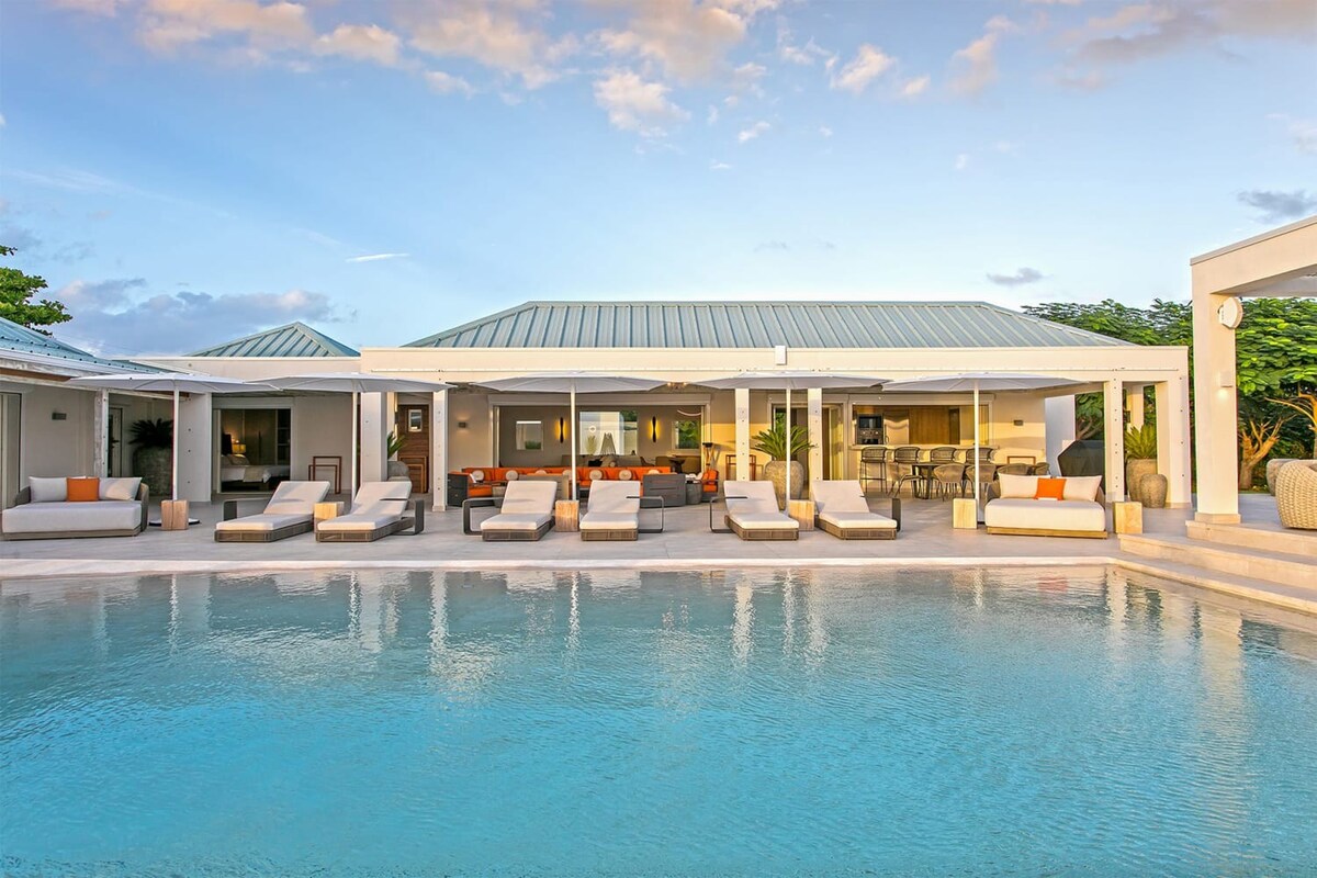 Avanti - Luxury Villa with Infinity Pool