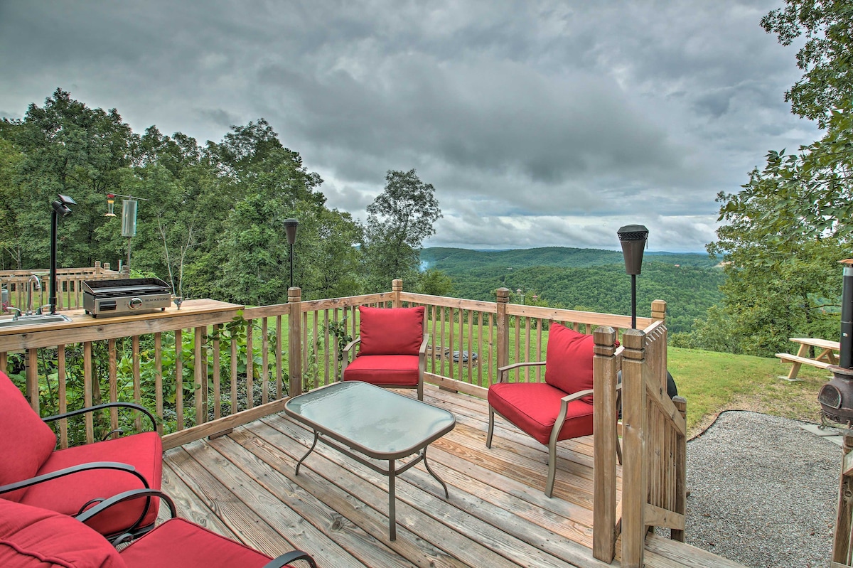 Contemporary Mountaintop Cabin: 6 Mi to Nat’l Park