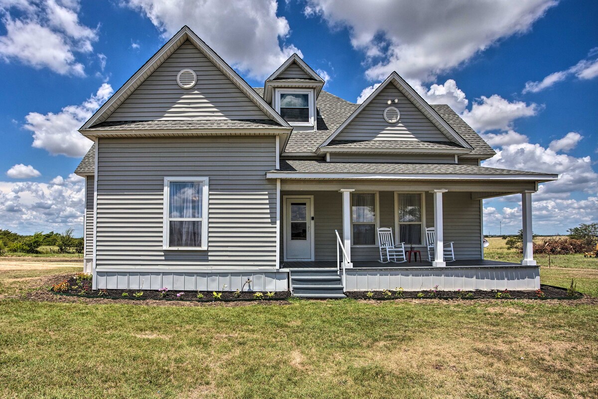 Modern Decatur Farmhouse Getaway + Deck & Backyard