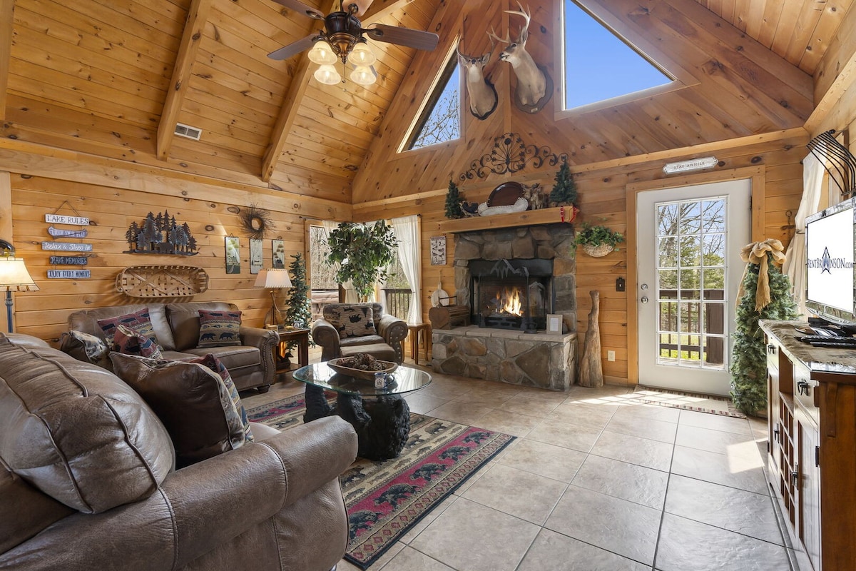 Huge FirePit, HotTub, RealLogCabin, Near Big Cedar