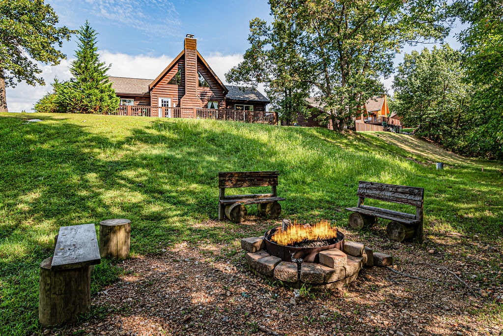 Huge FirePit, HotTub, RealLogCabin, Near Big Cedar