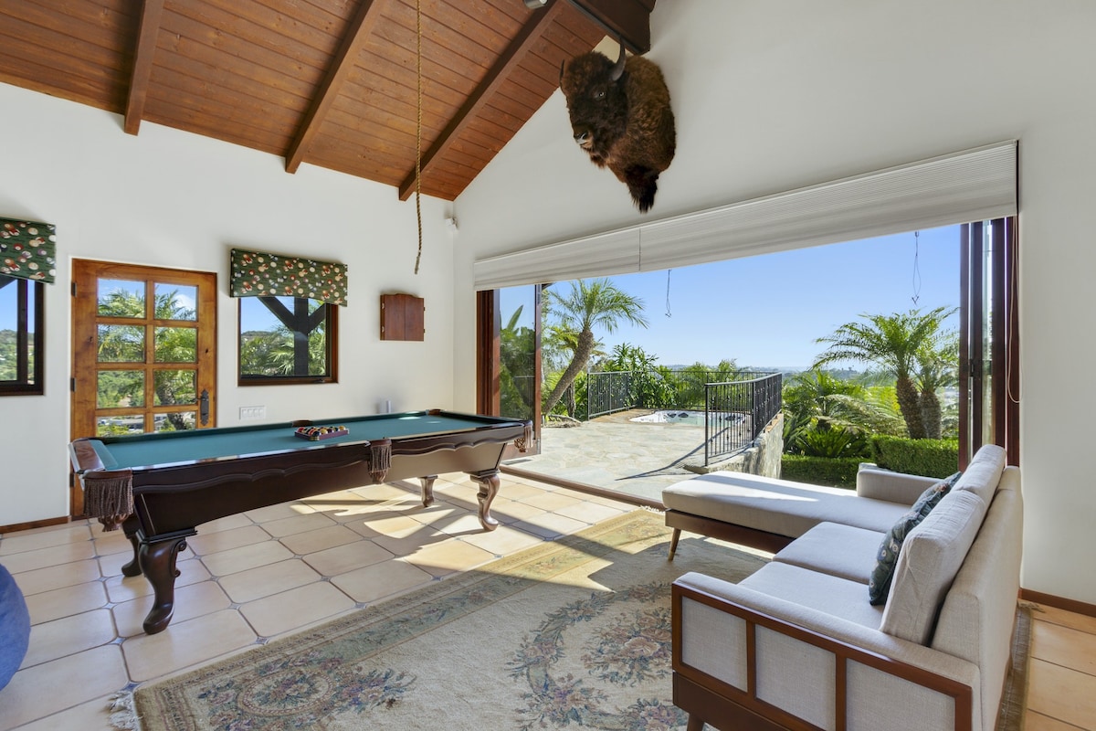 Elevated 3BR Mountainview | Pool | Fireplace