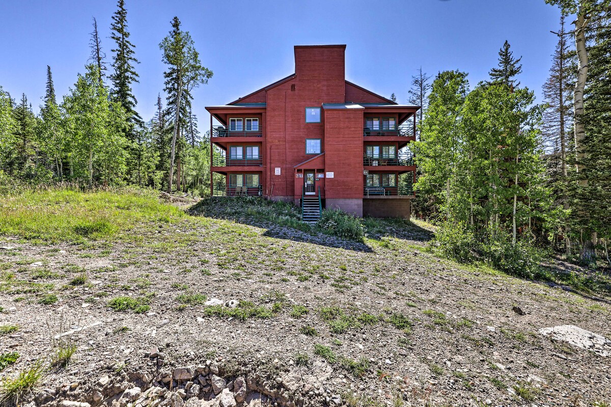 Slopeside Condo with Hot Tub + Game Room Access!