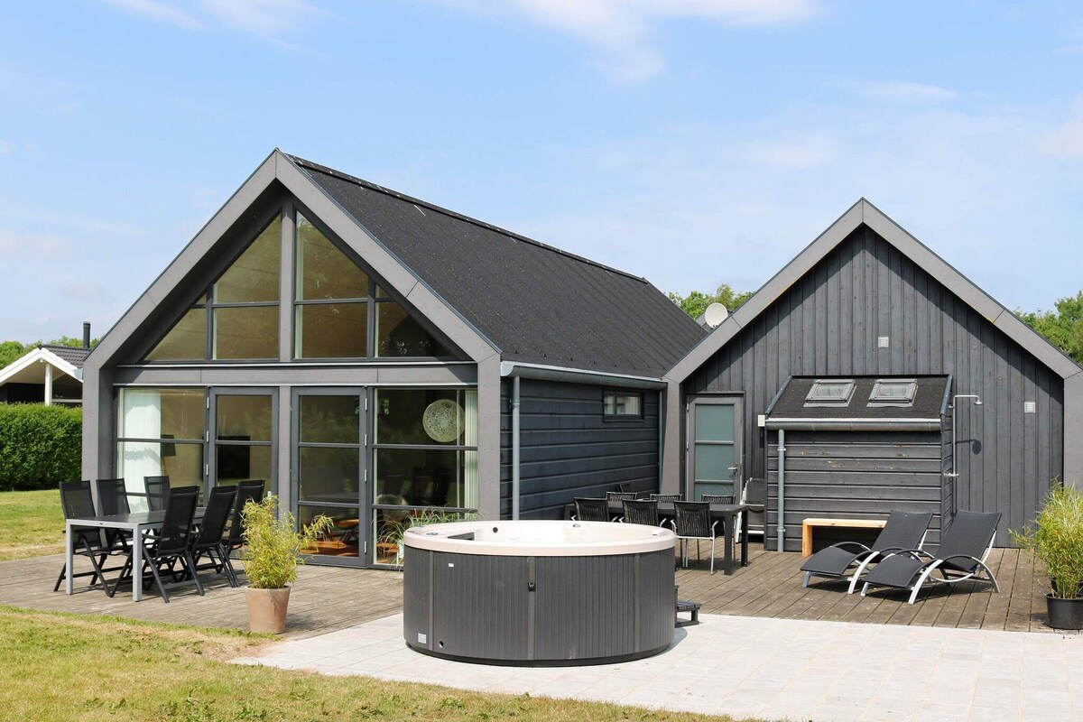 12 person holiday home in hadsund