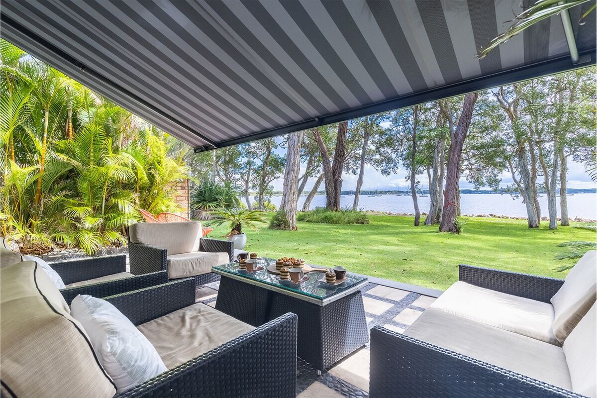 Ambience on the Waterfront , 14 Danalene Parade -