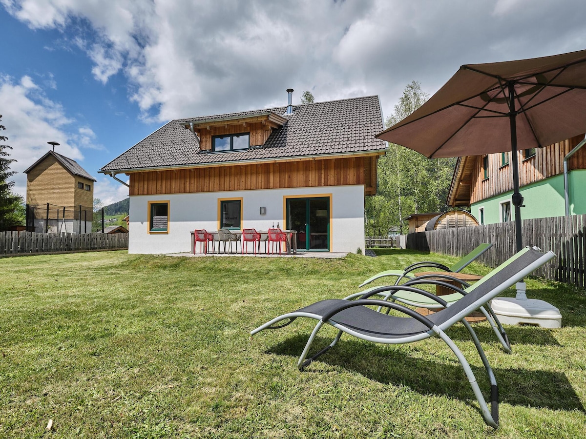 Detached chalet with garden and ski storage