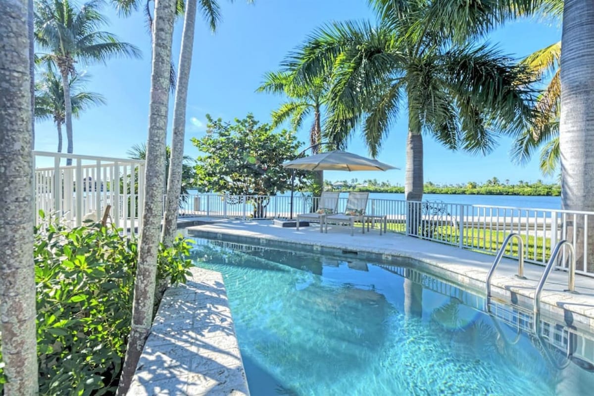 3 Bedroom Private waterfront home w/pool & dock