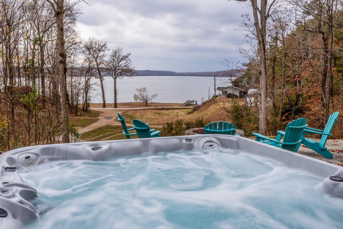 现代肯塔基湖度假木屋（ KY Lake Chalet ） -景观和热水浴池！