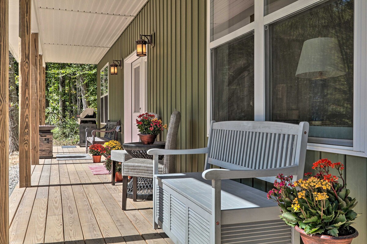 Serene Poconos Cabin w/ Fire Pit & Creek Access!