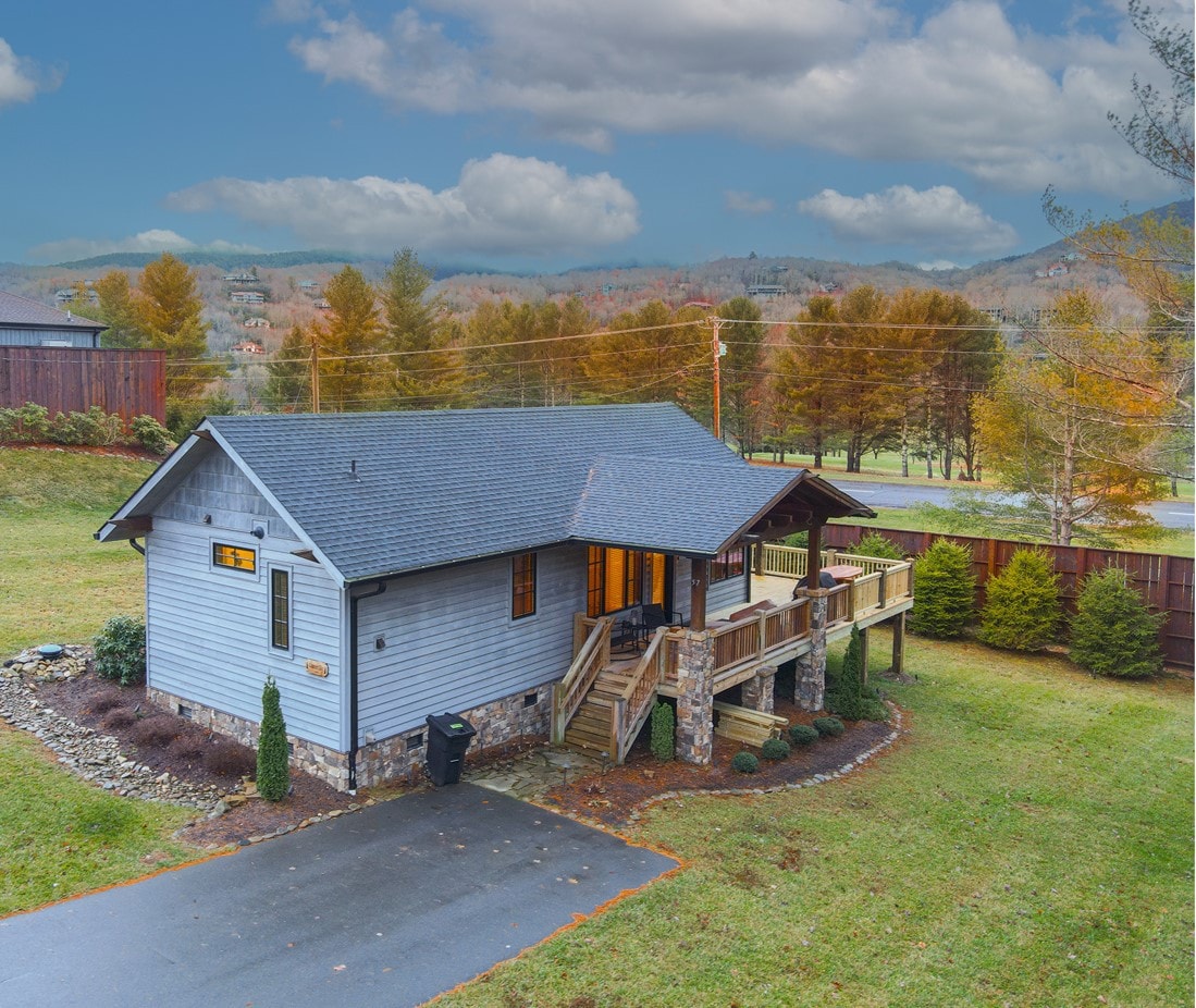 Banner Sky -views, wrap around porch, mins from BE