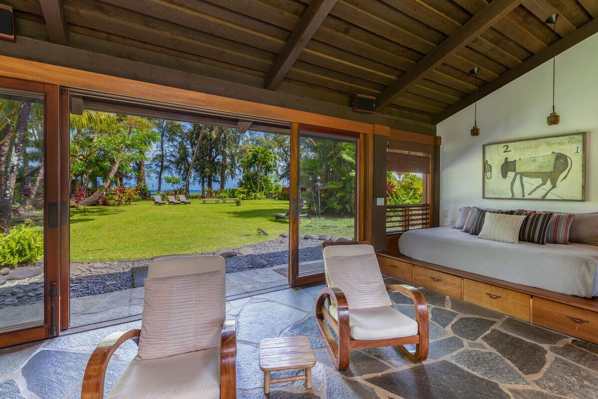 Luxury Beachfront Cottage on Hanalei Bay