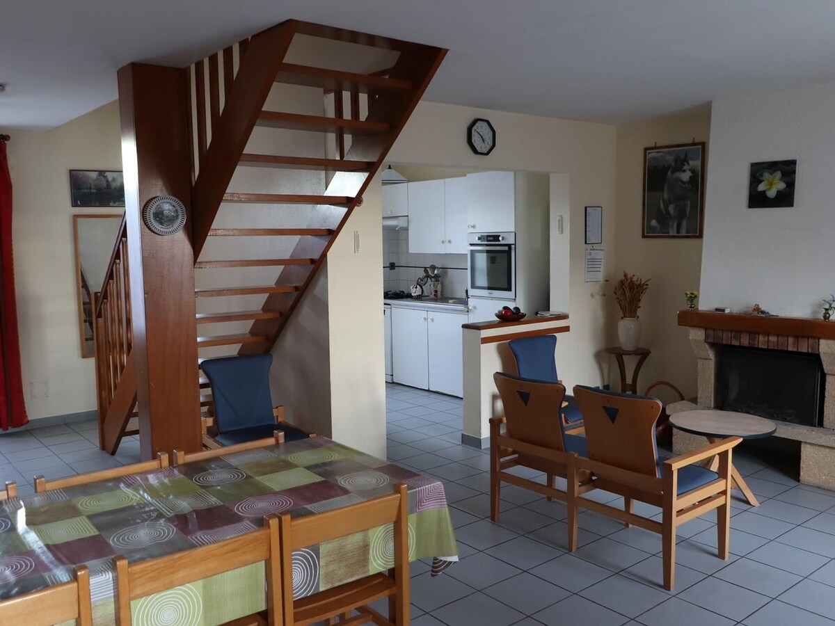 Gite Saint-Léonard-des-Bois ， 3间卧室，可供6人入住。