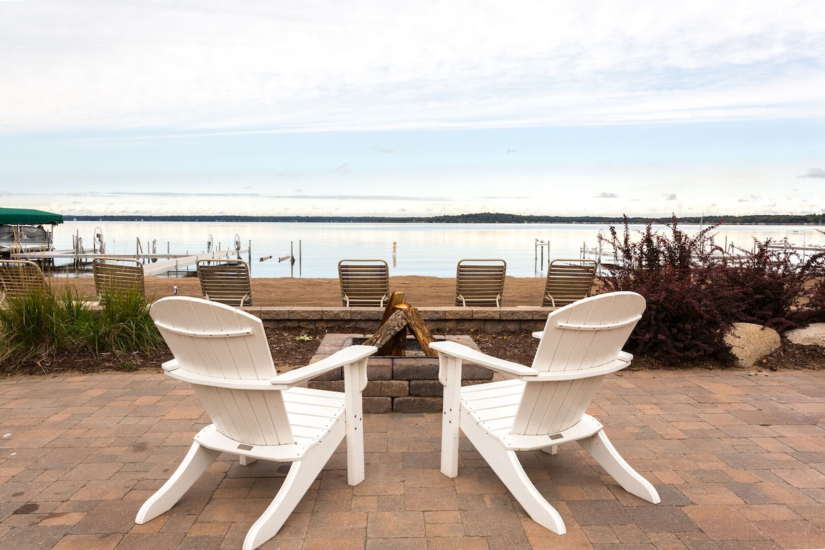 Large Family Getaway Beachside Firepit Gull Lake