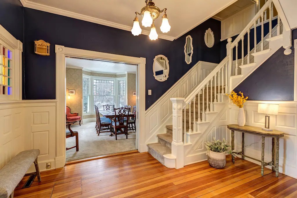 Historic Mansion & Carriage House• Sleeps 20+ Kids