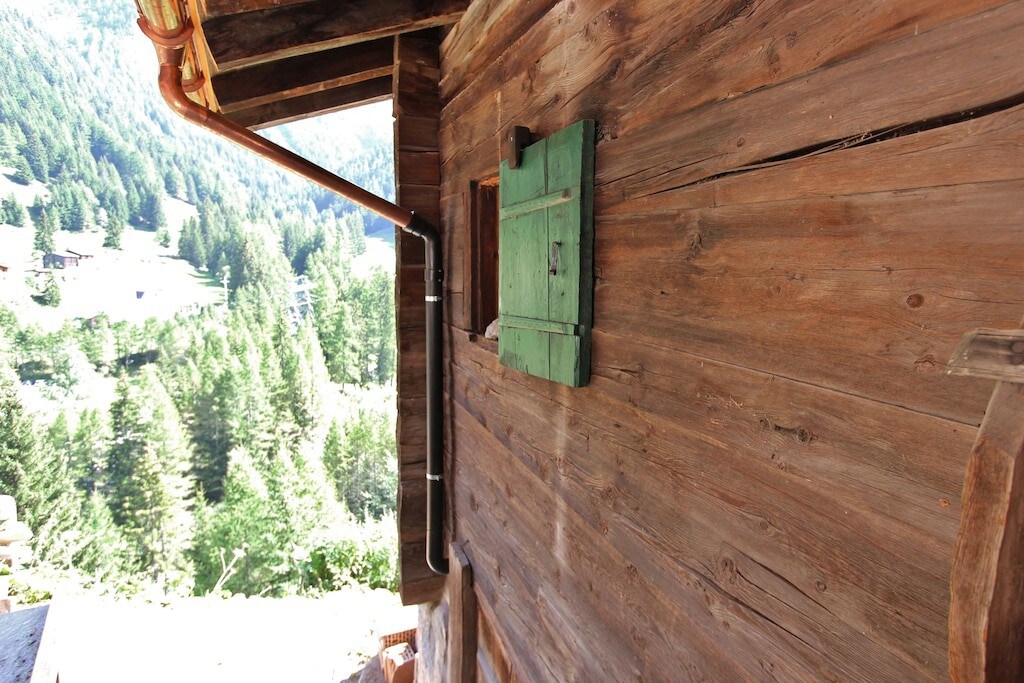 Holiday Home in Binntal near Lengtal Deck