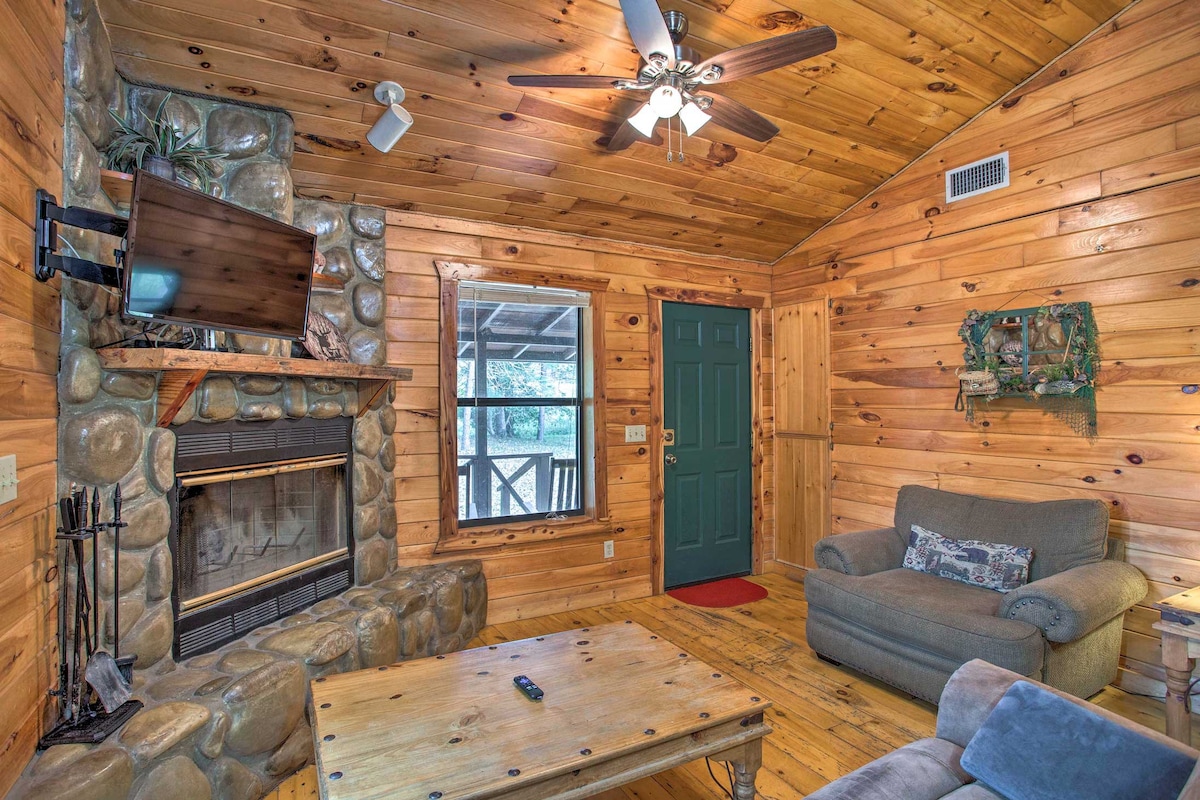 Cozy ‘Starlight’ Cabin: ~ 6 Miles to Beavers Bend!