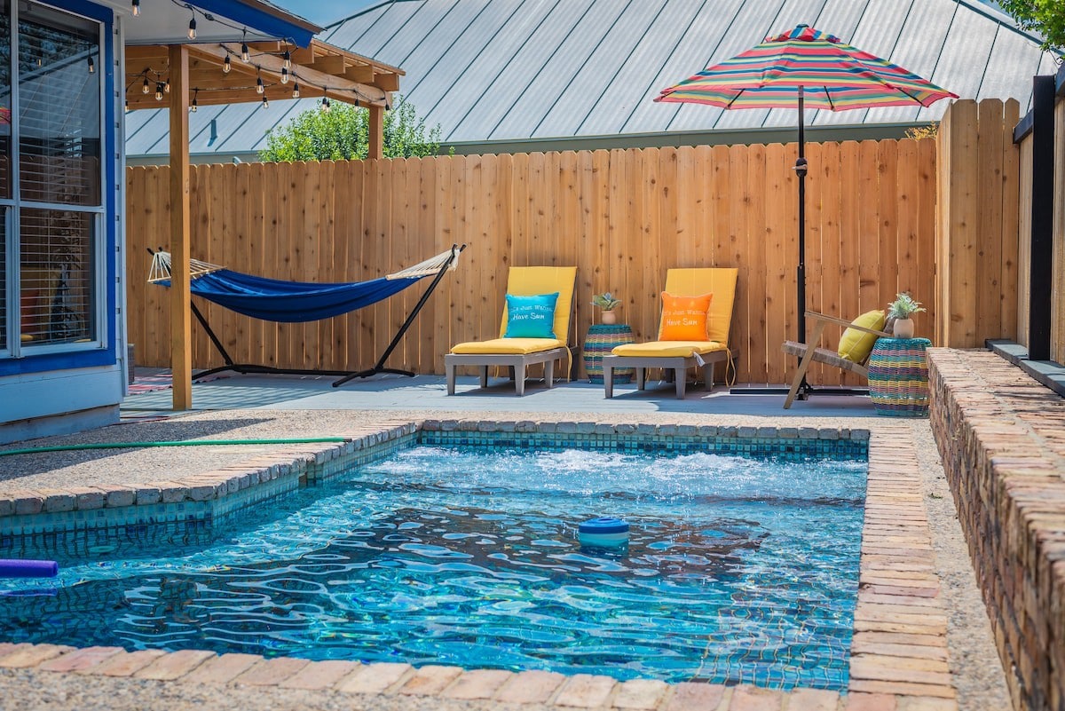 德克萨斯嘉年华带你体验阳光温水泳池和游戏室