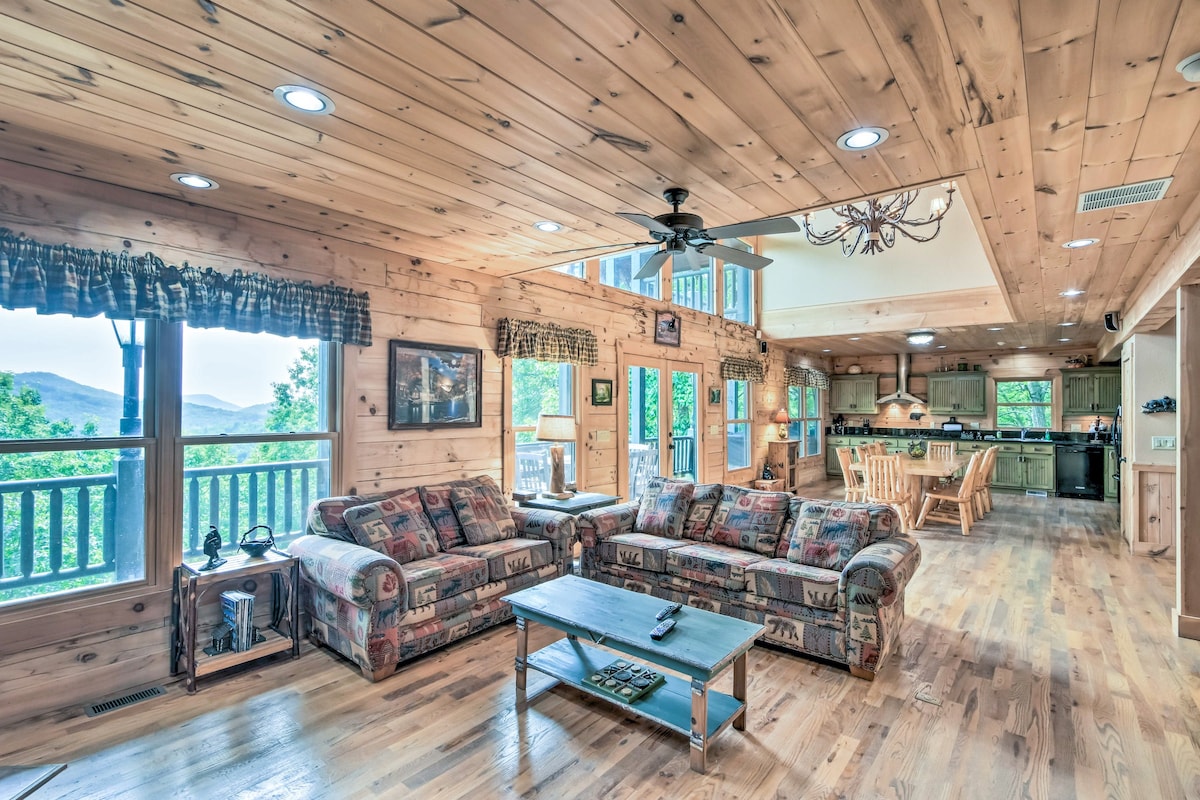 Expansive Sky Valley Lodge w/ Mountain Views!