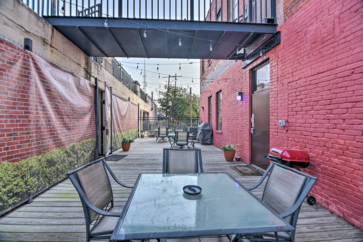 Modernized Downtown Condo w/ Patio & Grill Access!