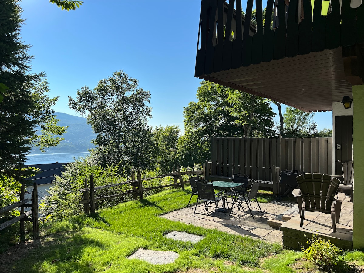 特朗布朗湖（ Lake Tremblant ）和山景套房