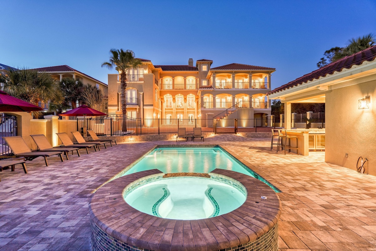 Sandy Beach Estate: Estate with Pool and Hot Tub!