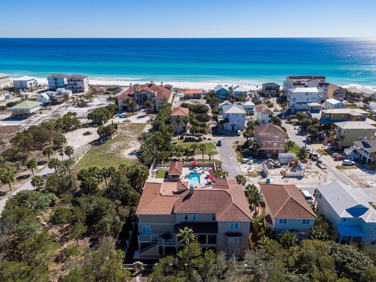 Sandy Beach Estate: Estate with Pool and Hot Tub!