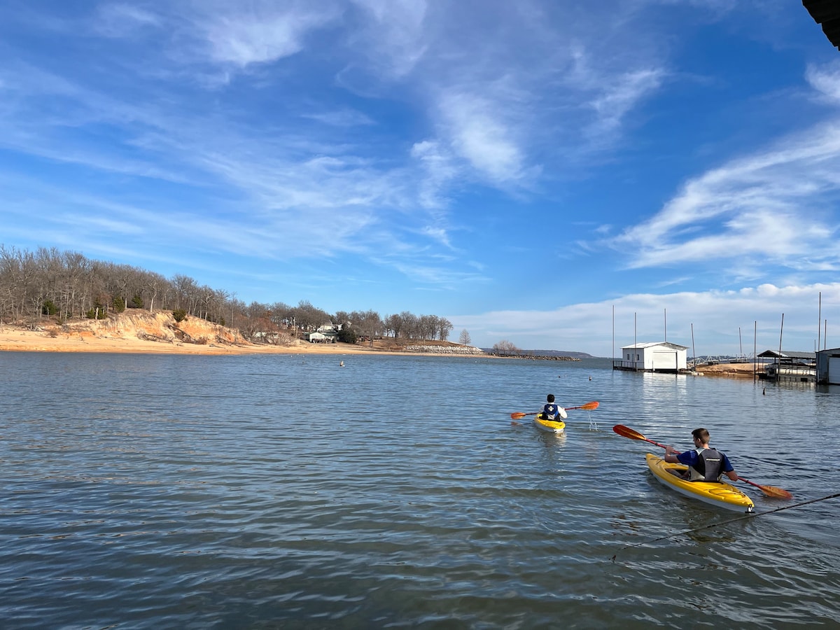 Owl Hoot Lake Retreat- Dock, beach & wooded haven!