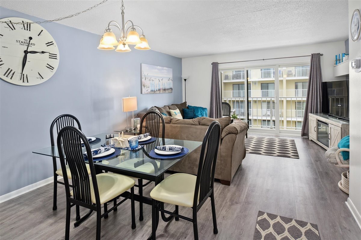 Family Friendly Canal Front Condo, Midtown with Ou