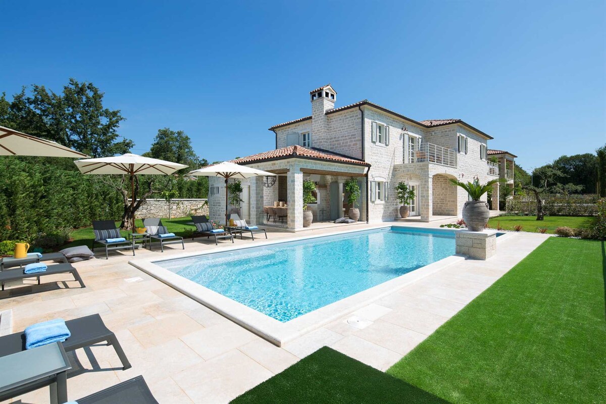 Villa Romanza with Pool