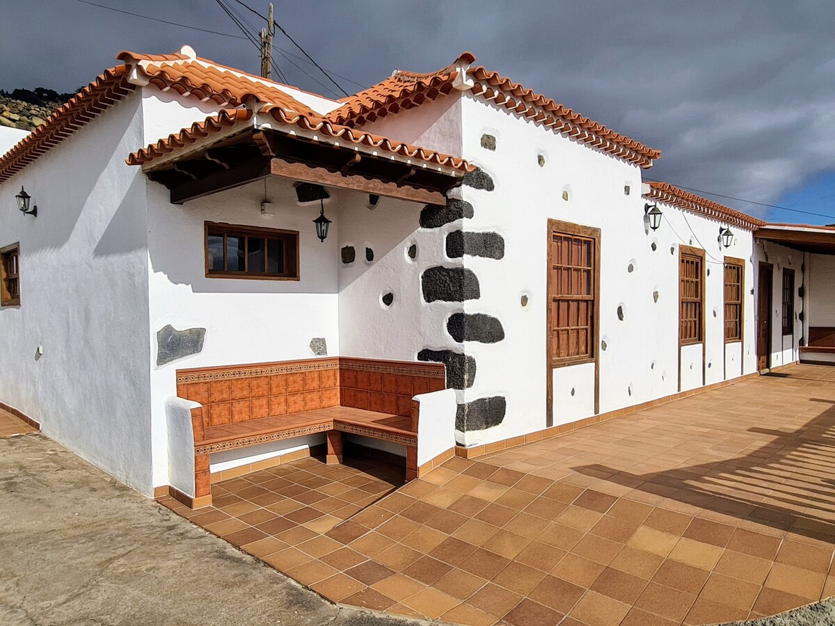 VV La Casita de Nina "by henrypole home"