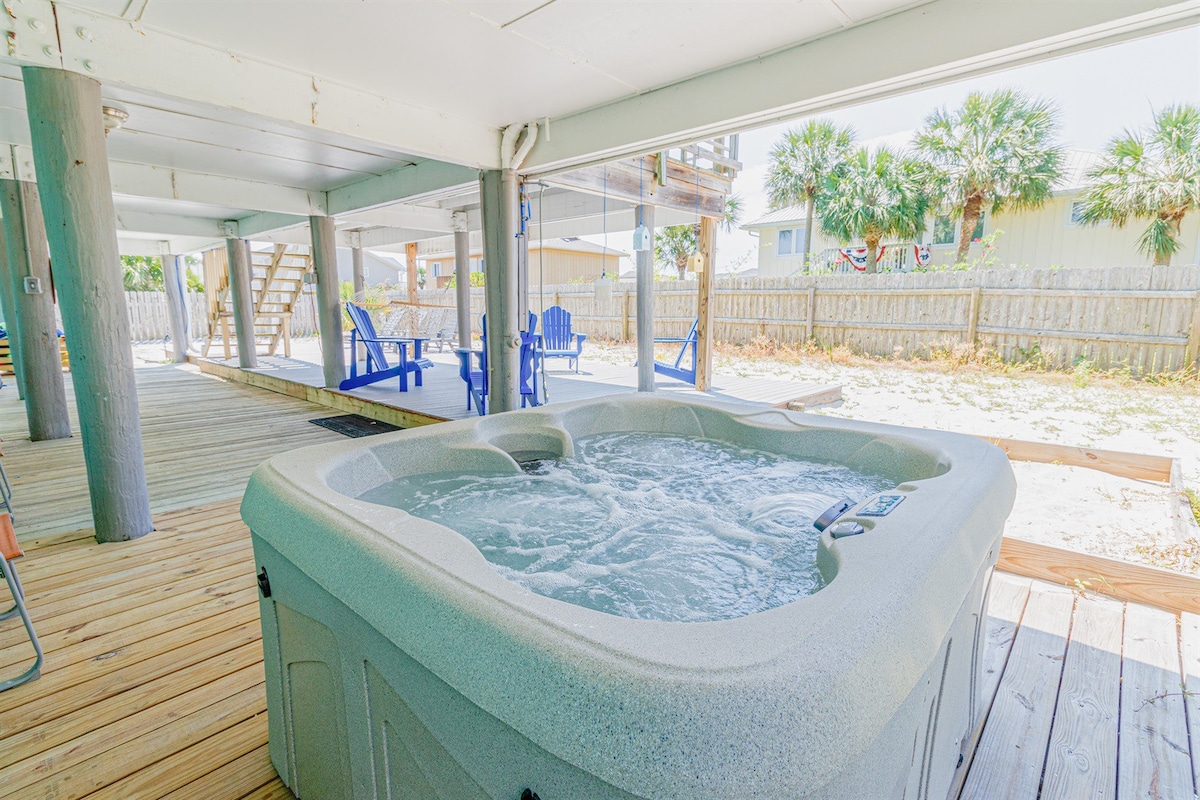 Pensacola Beach Family Vacation Home w/ Hot Tub