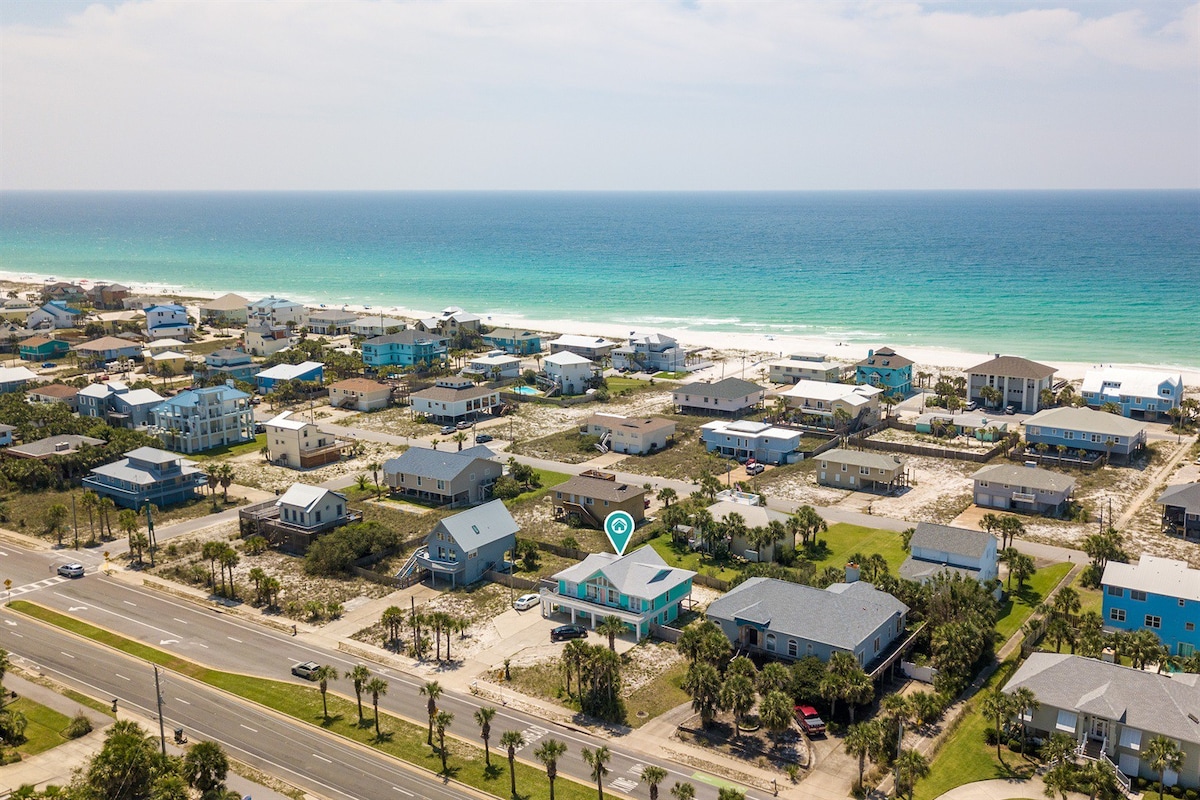 Pensacola Beach Family Vacation Home w/ Hot Tub