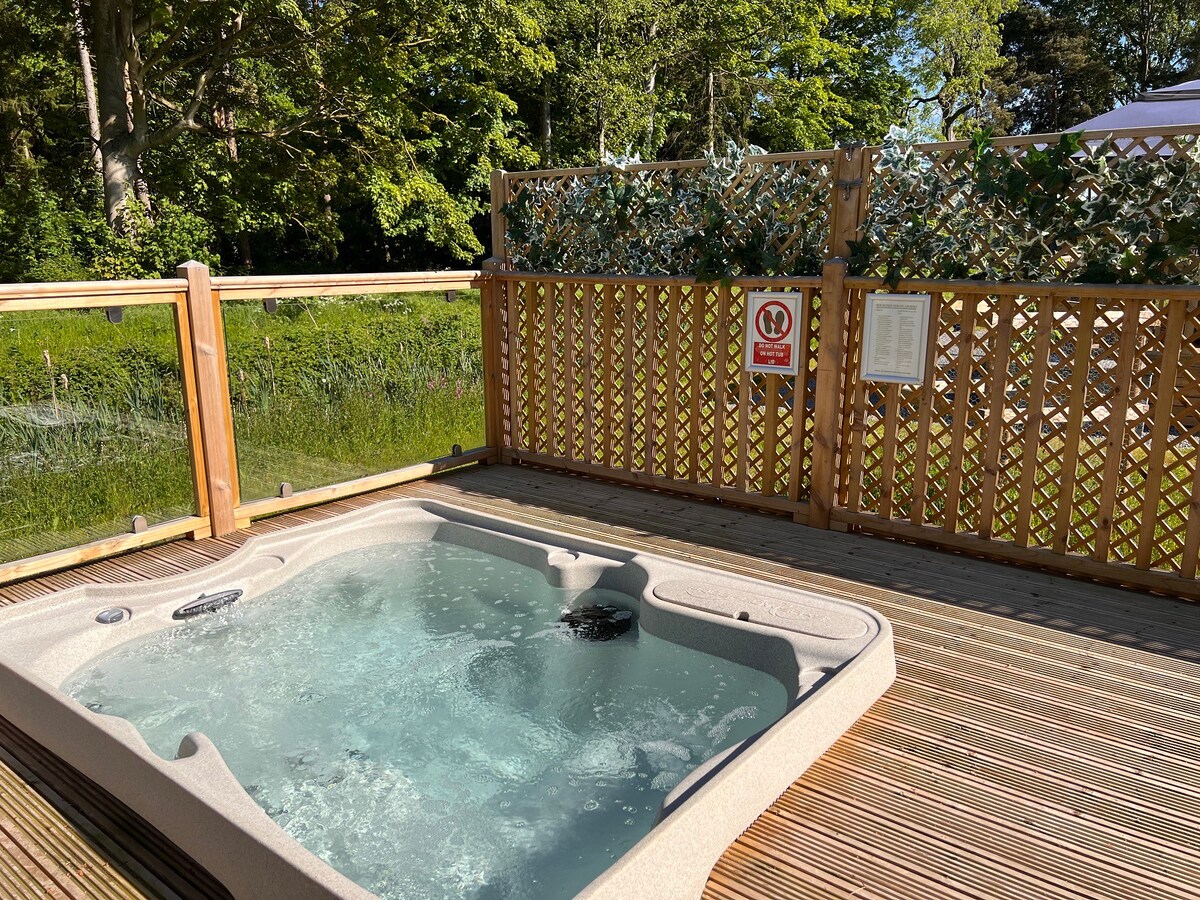 蜻蜓小屋（ Dragonfly Lodge ） -带热水浴缸的2卧室