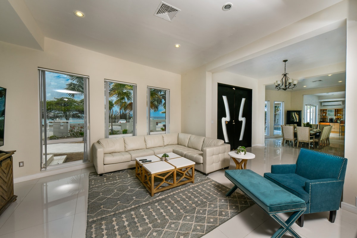 Luxury 6BR Boca Catalina Beachfront Villa w/Pool