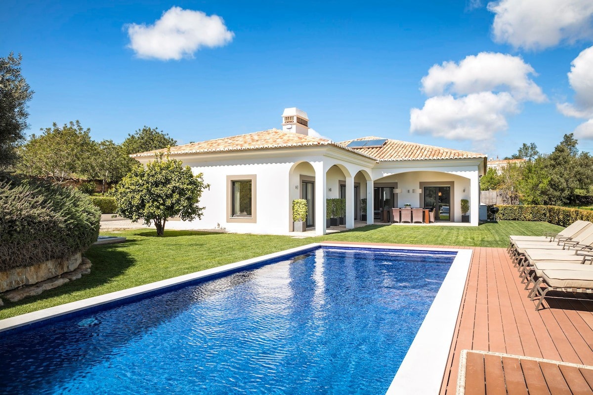 Casa Carob | Luxury villa with heated pool!