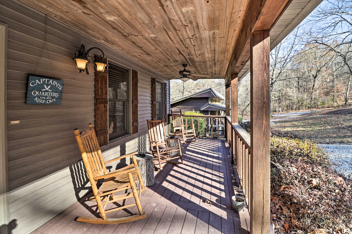 The Captains Quarters in Rogers w/ Covered Porch!
