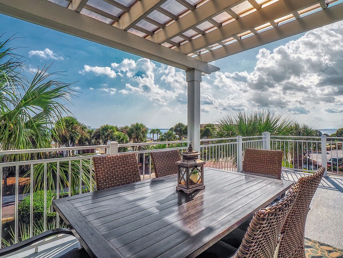 Gorgeous Atrium Villa! 2nd Floor Ocean Views!